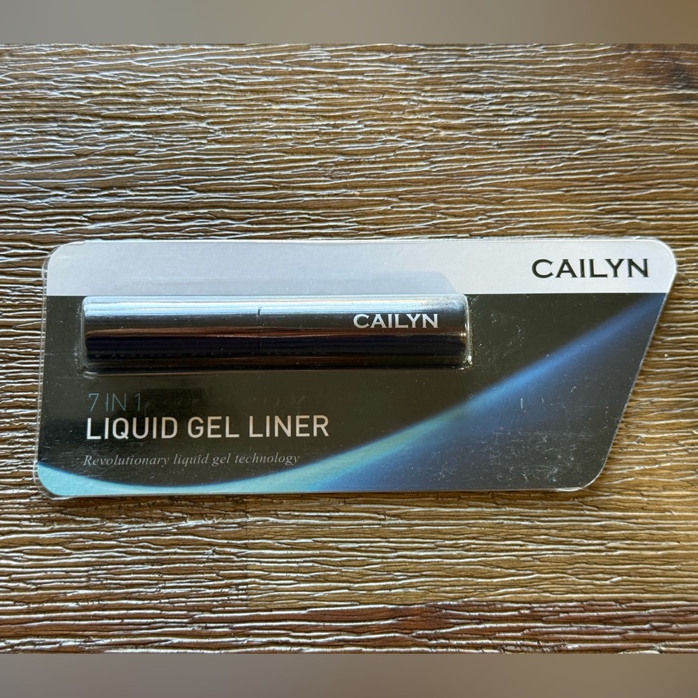 ✨NEW✨Cailyn 7in1 Liquid Gel Liner